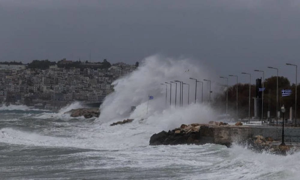 Θεσπρωτία: Η θάλασσα από γαλάζια...έγινε καφέ! (Εικόνες)